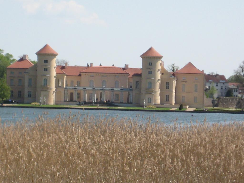 Schloss-Und Seeblick Apartment Rheinsberg Exterior foto
