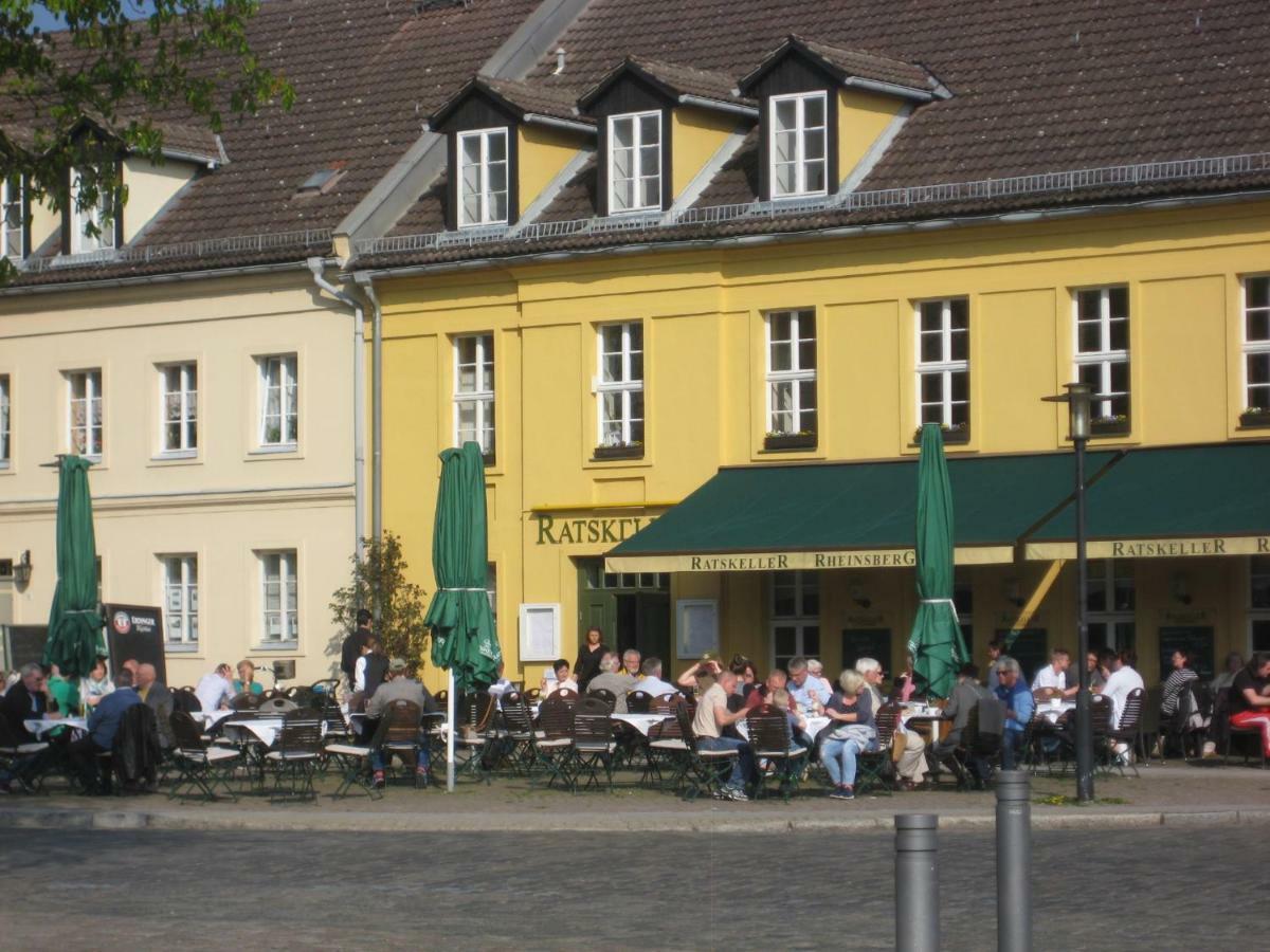 Schloss-Und Seeblick Apartment Rheinsberg Exterior foto